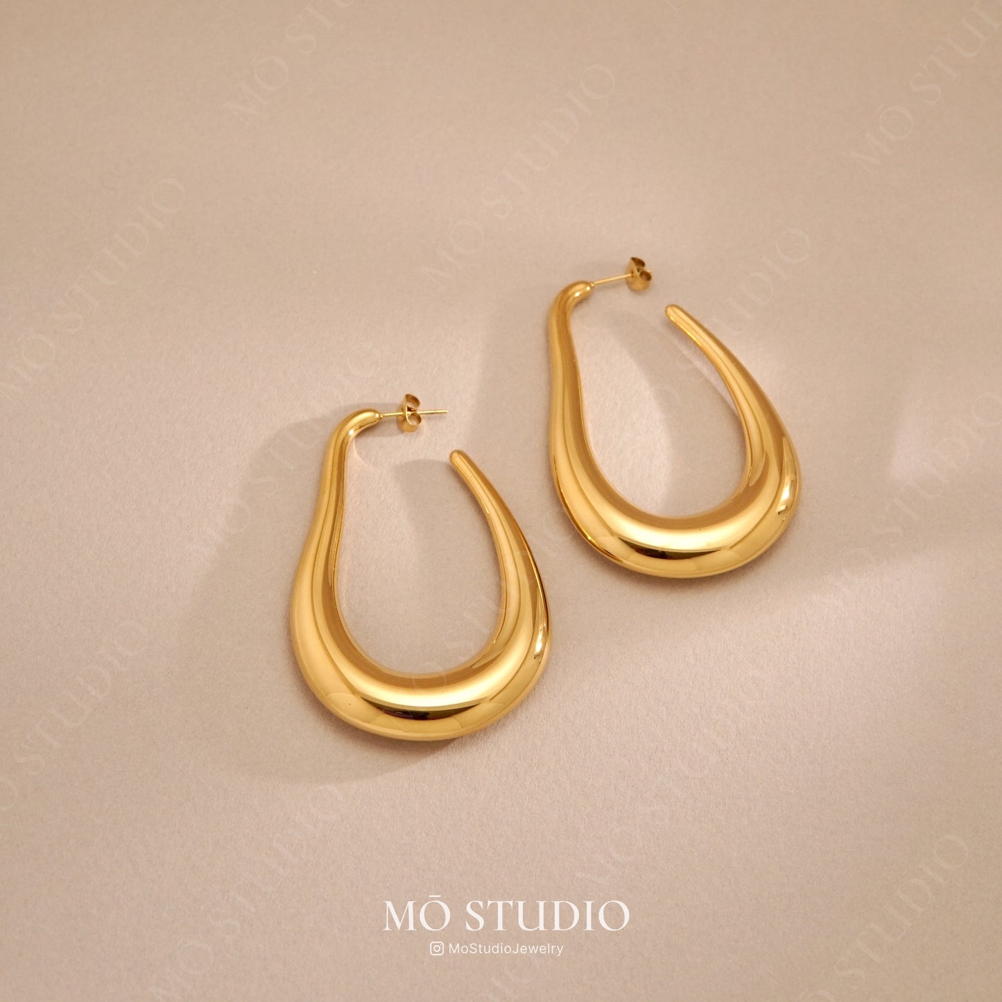 sculptural gold teardrop earrings for elegant everyday wear