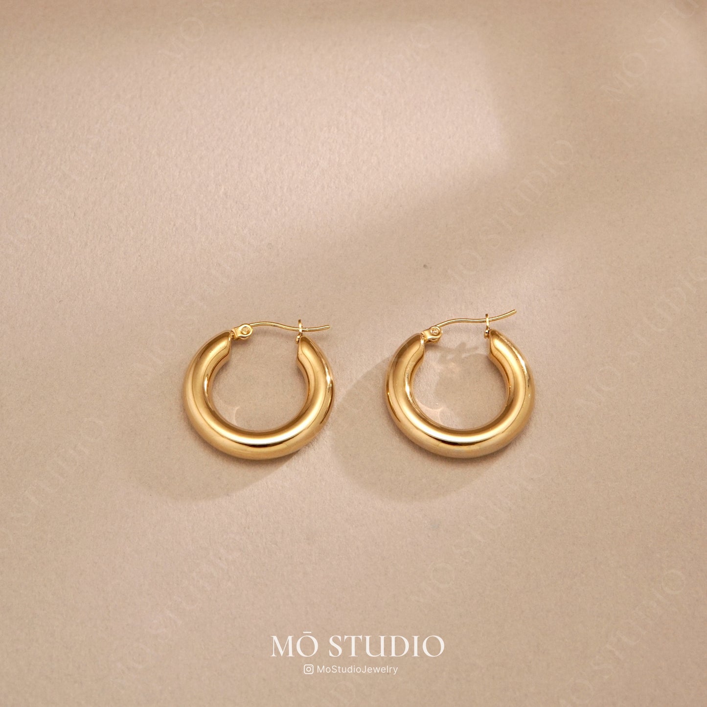 Chunky Gold Hoop Earrings – 18K Minimalist Hoops