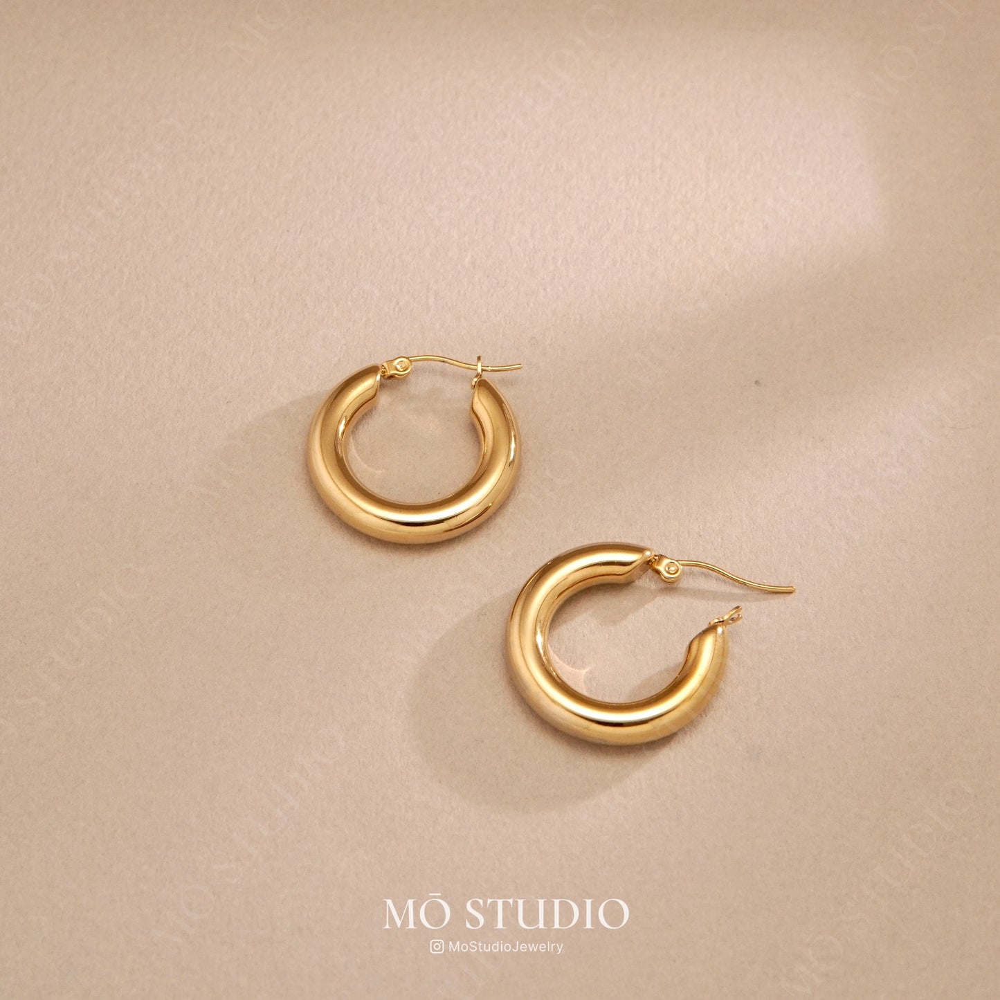 Chunky Gold Hoop Earrings – 18K Minimalist Hoops