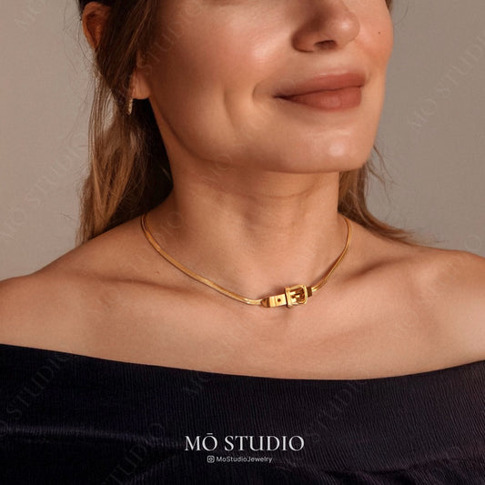 minimalist glossy collar necklace 18k gold or silver