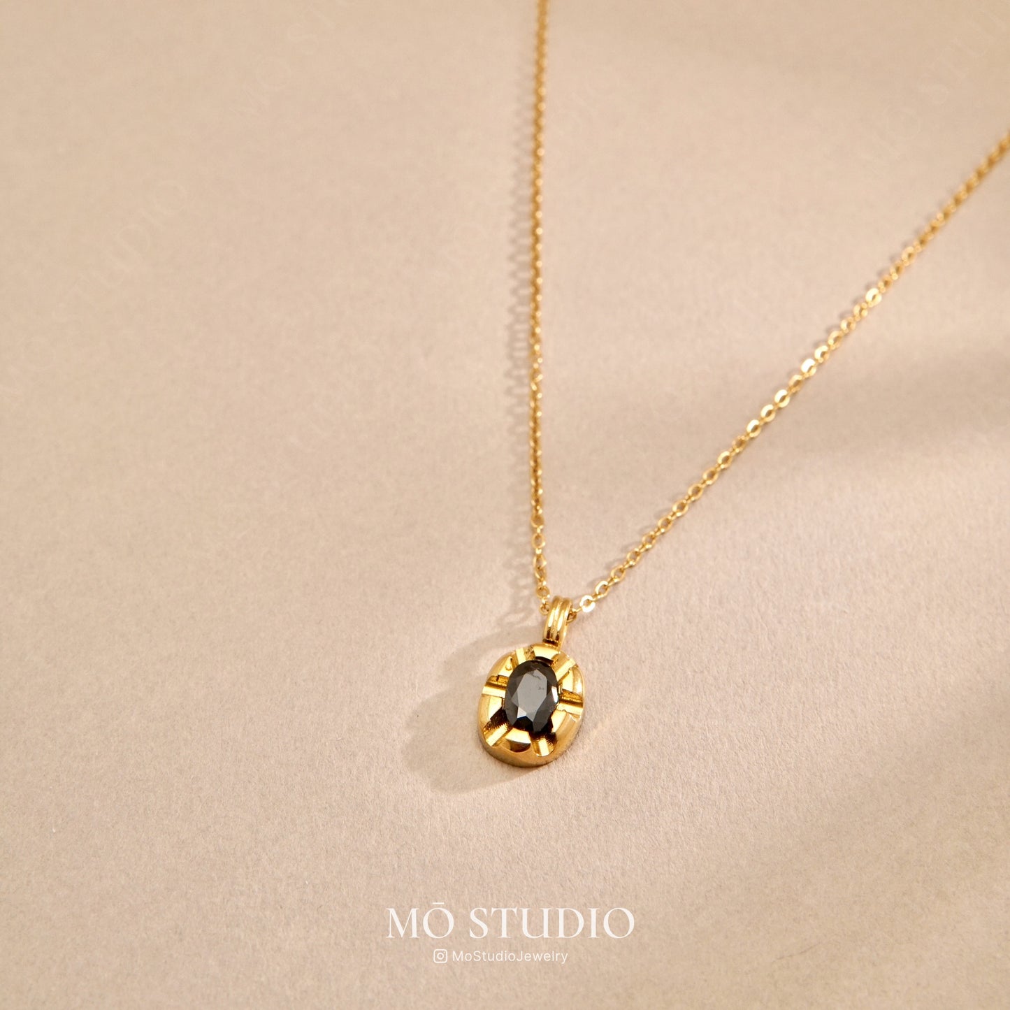 18k gold black onyx necklace for women oval pendant