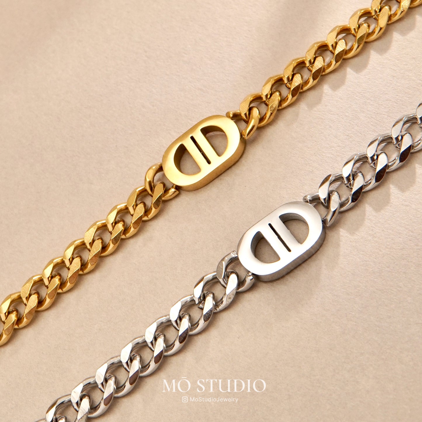 chunky gold cuban link necklace close up