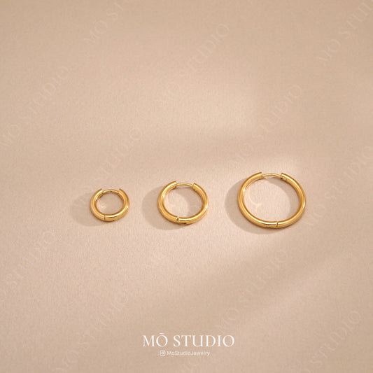 small gold huggie hoop earrings set 15mm 20mm 25mm