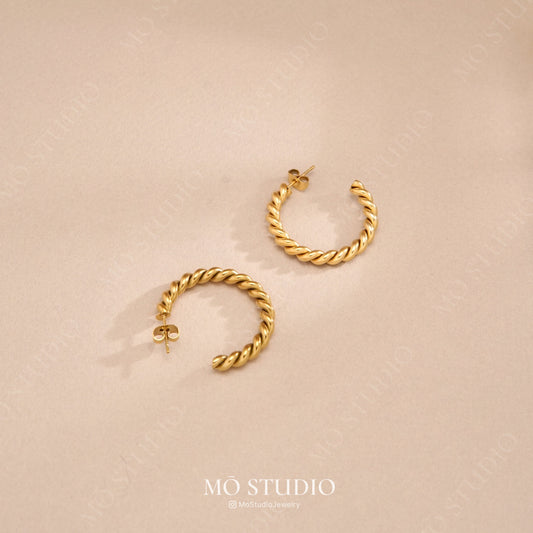 Cunky Twisted Gold Huggie Hoop Earring