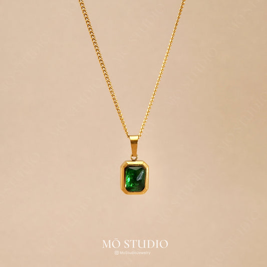 dainty emerald green gold necklace